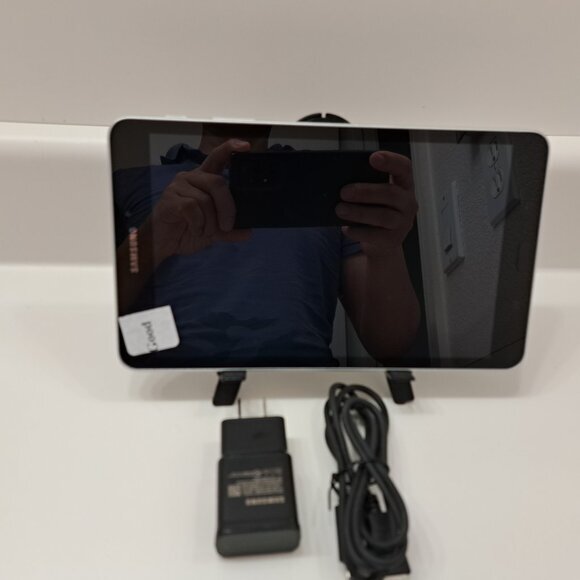 Samsung Galaxy Tab A SM-T380 16 GB Android 9 Silver WiFi Only Tablet - Picture 2 of 6